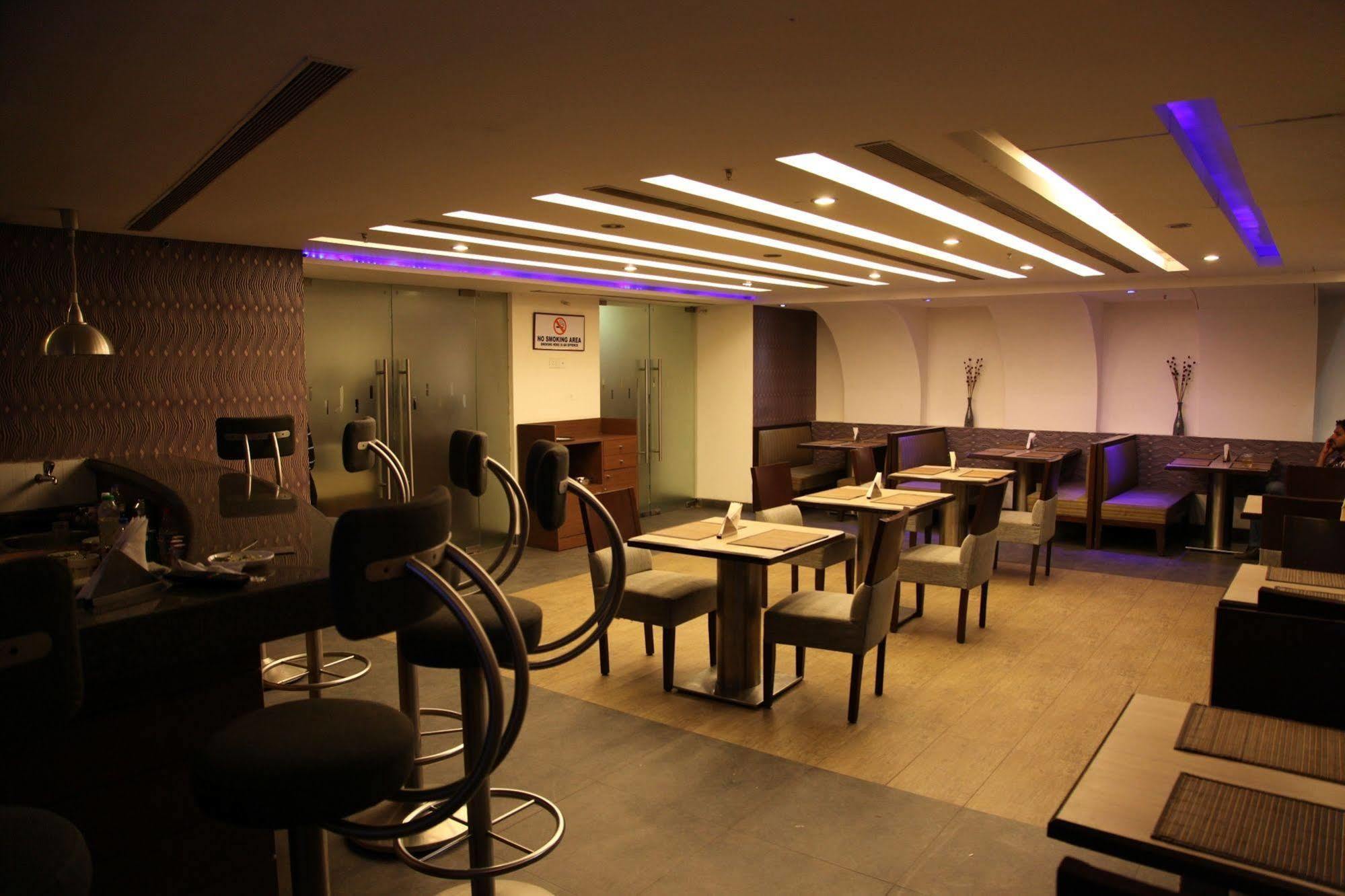 Ira By Orchid Bhubaneswar Hotell Exteriör bild