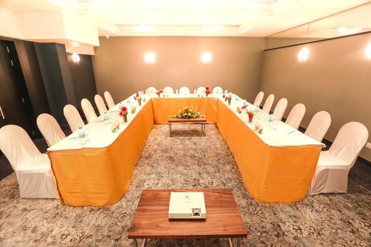 Ira By Orchid Bhubaneswar Hotell Exteriör bild